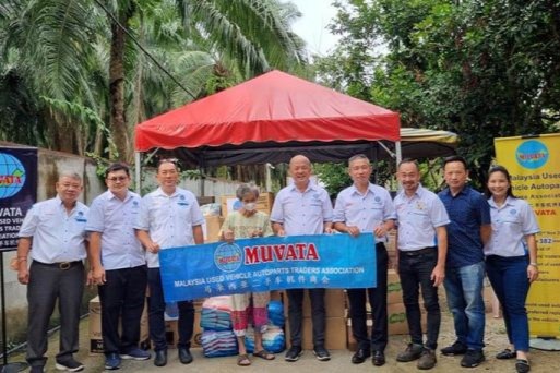 The Second-hand Car Parts Chamber of Commerce donate 11,000 yuan of materials to elderly care center