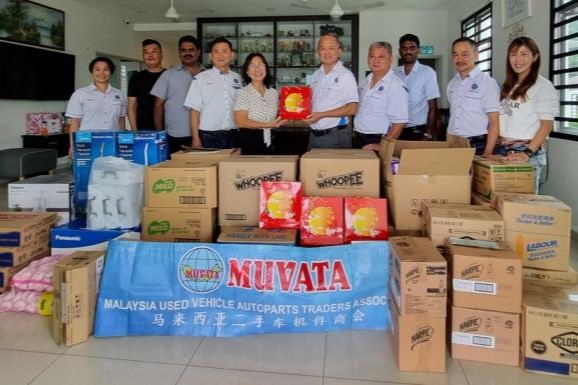 The Used Car Parts Traders Association went to Peng to donate mooncakes and supplies to …
